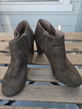 AEROSOLES Dark Brown/Olive Green Suede Ankle Booties with Block Heel - Size 6